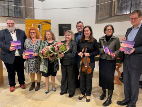 von links nach rechts: Bgm. Andreas Rother, Bgmin. Erika Träger, Dr. Edith Rabenstein, Anna Rosmus, Dr. Markus Eberhardt, Kathrin Eberhardt, Stellvertreterin des Landrats Verena Schwarz, Fritz Pustet