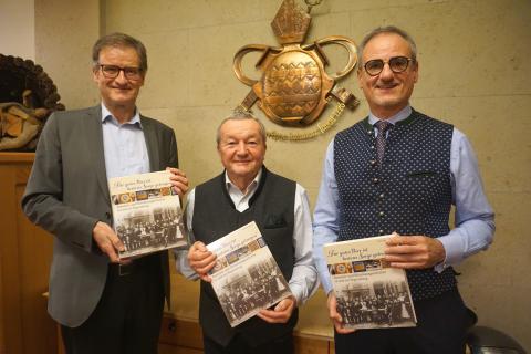 Verleger Fritz Pustet, Autor Franz Herrmann und Kulturreferent Wolfgang Dersch präsentieren das neue Buch "Für gutes Bier ist bestens Sorge getragen". Brauerei- und Wirtshausgeschichte in und um Regensburg.